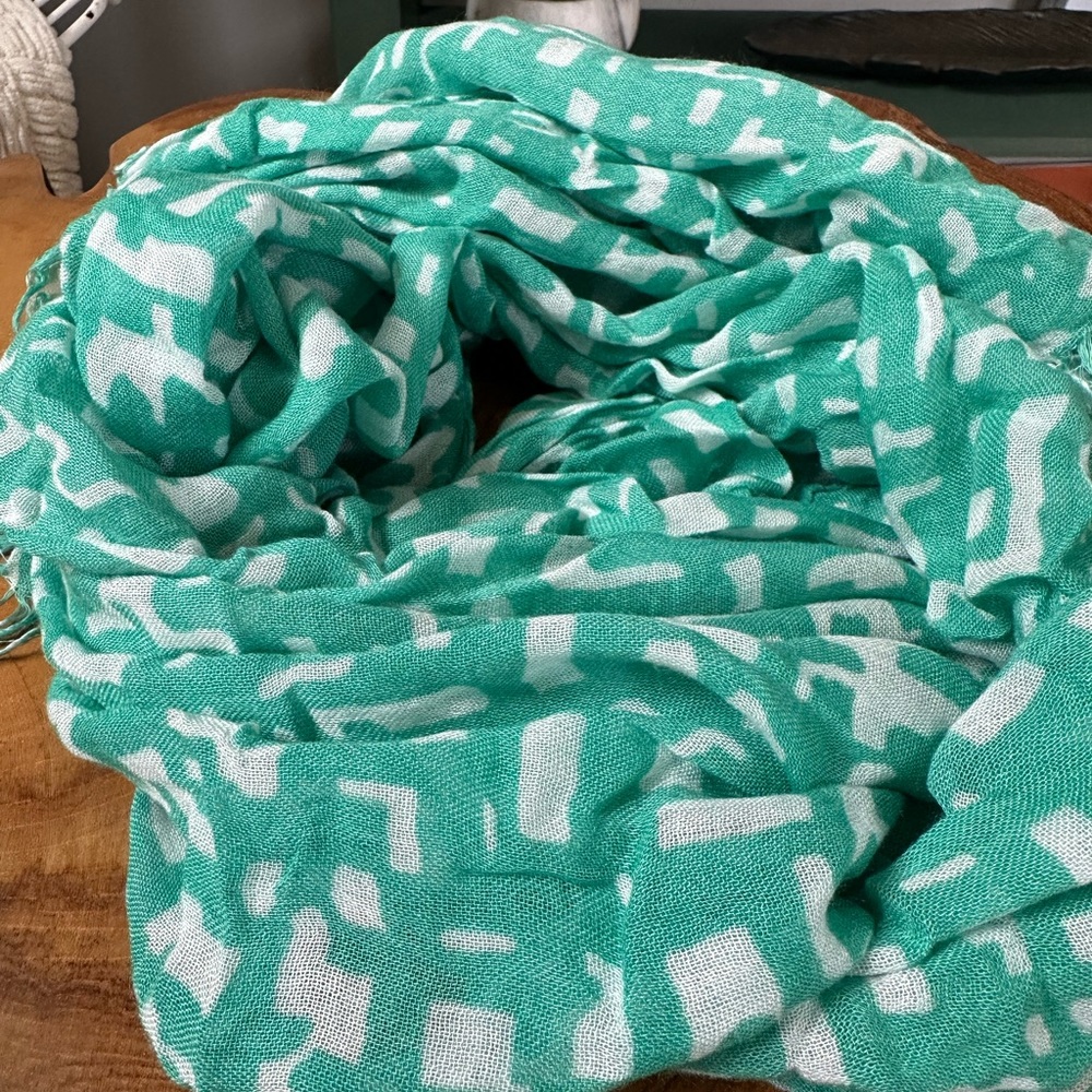 Green and white lightweight scarf
